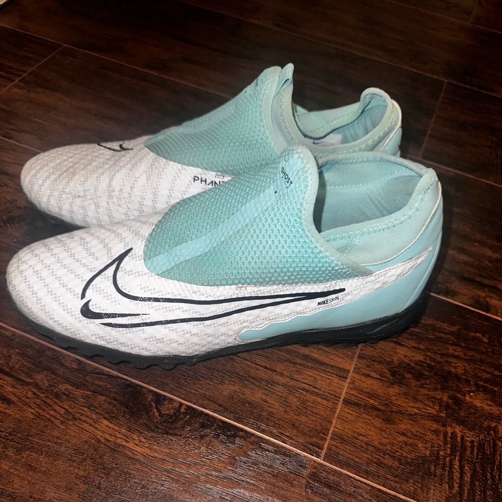 ❤️ Nike Phantom Turfs - White and Teal